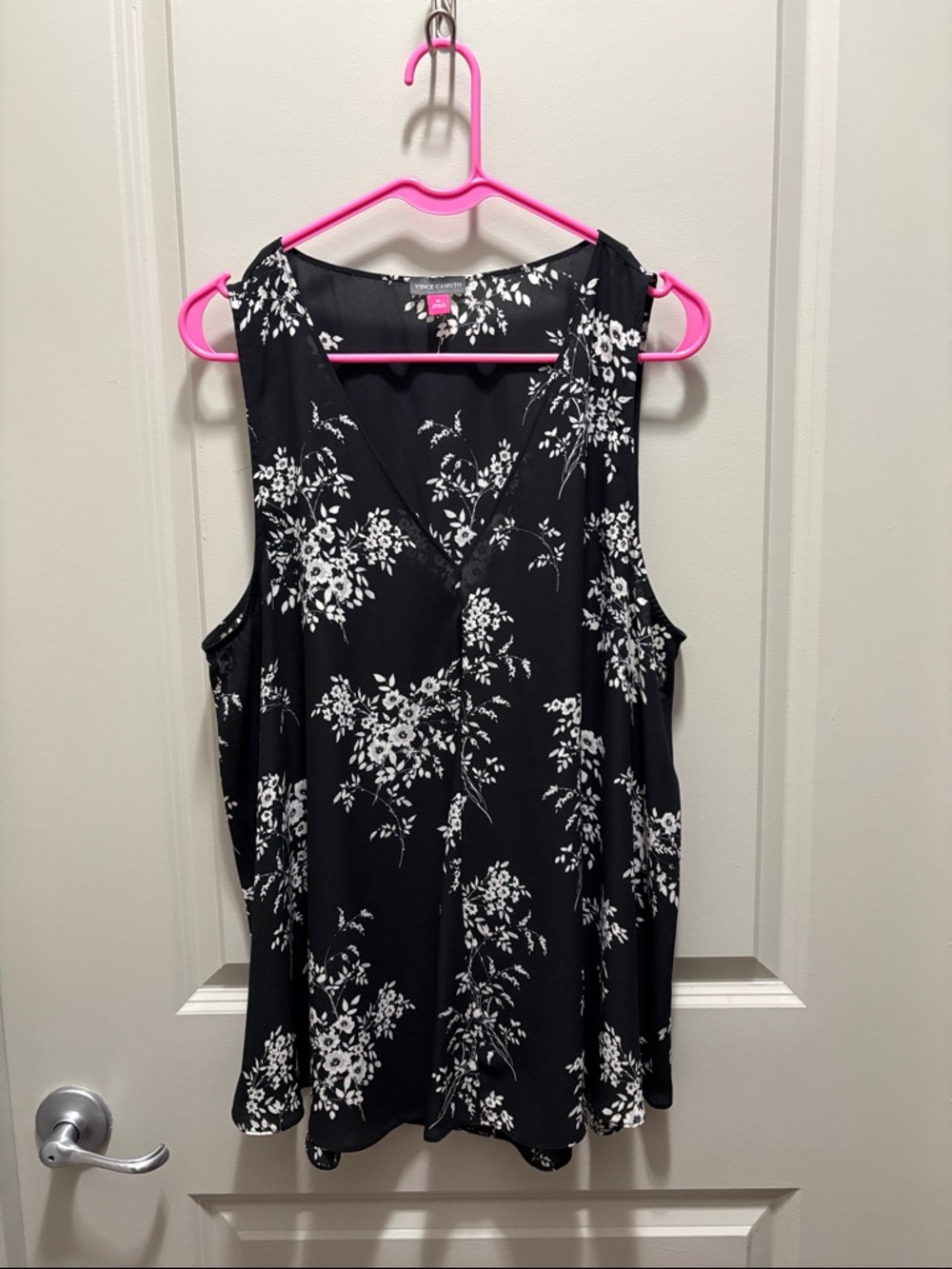 Vince Camuto Black and White Floral V-Neck Tank